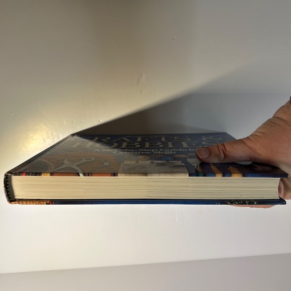 Vintage Hardcover Book Reader's Digest Crafts & Hobbies 1979 - Picture 5 of 10